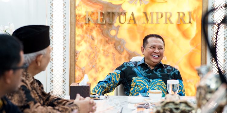 Ketua Umum DPP LDII KH Chriswanto dan jajarannya beraudiensi dengan Ketua MPR RI Bambang Soesatyo pada Kamis (27/6). Foto: LINES.