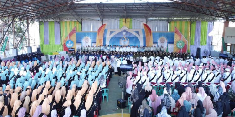 Ratusan pelajar dari tingkat SD, SMP, dan SMA se-Kabupaten Hulu Sungai Utara (HSU) turut serta dalam Wisuda Tahfidz Al Quran III. Foto: LINES.