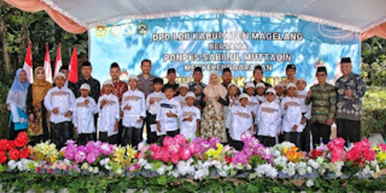 DPD LDII Kabupaten Magelang menggelar acara khitanan massal gratis di Ponpes Sabilul Mutaqin, Sawangan, Magelang. Foto: LINES.