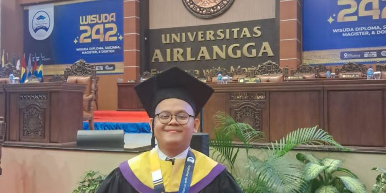 Rino Choirul Fadli anak muda LDII asal Bontang mendapat beasiswa S2 dari Rektor Universitas Airlangga. Foto: LINES.