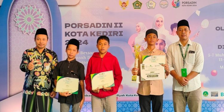 Pekan Olahraga dan Seni Antar Diniyah (Porsadin) II Kota Kediri telah selesai digelar. Penutupan Porsadin II dilakukan di lingkungan Yayasan Al Asyari Kelurahan Balowerti Kota Kediri. Foto: LINES.
