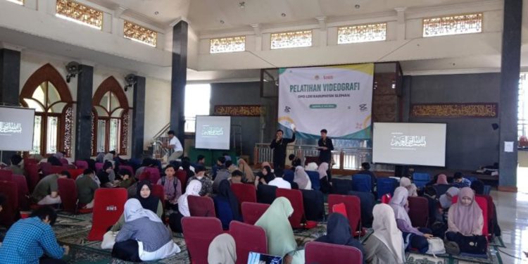 Pengurus DPD LDII Kabupaten Sleman mengadakan pelatihan videografi pada Minggu (21/7). Foto: LINES.