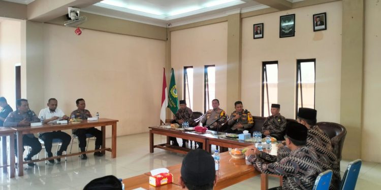 Kapolres Nganjuk, AKBP Siswantoro, beserta jajaran bersilaturahim ke kantor DPD LDII Kabupaten Nganjuk, pada Rabu (7/8). Foto: LINES.