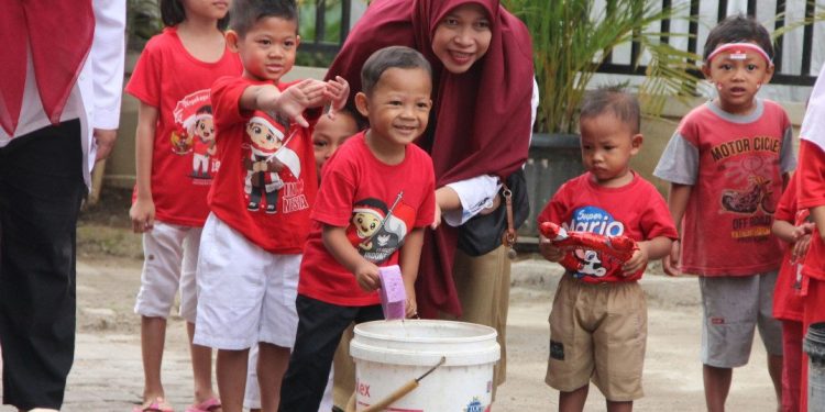 PAC LDII Jombang menghelat berbagai lomba memeriahkan HUT ke-79 RI. Kegiatan tersebut dilaksanakan di halaman Masjid Baitul Makmur, Tangerang Selatan. Foto: LINES.