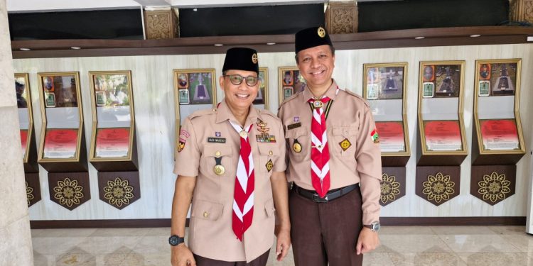 Ketua Pinsakonas Herlan Maulana bersama Ka Kwarnas Komjen Pol (Purn) Budi Waseso. Foto: LINES.