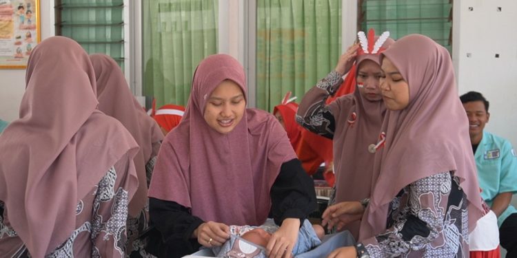 Posyandu Seruni yang berada di lingkungan Pondok Pesantren (Ponpes) Wali Barokah, Kota Kediri, Jawa Timur kembali melaksanakan kegiatan Pos Pelayanan Terpadu Integrasi Layanan Primer. Foto: LINES.