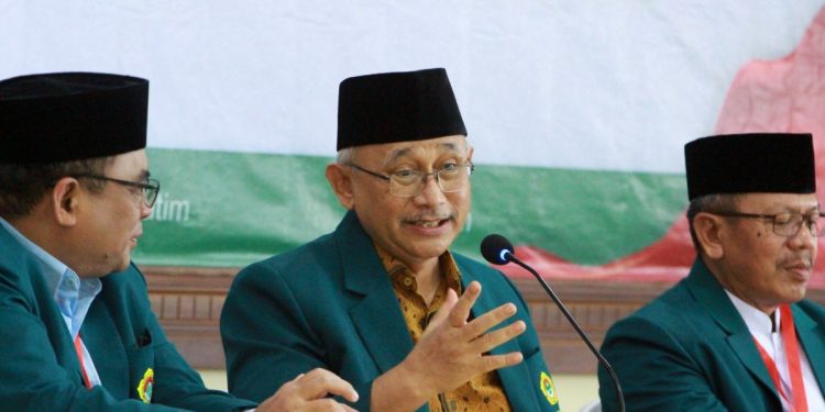 Ketua Umum DPP LDII, KH Chriswanto Santoso berpesan kepada jajaran pengurus LDII untuk berprinsip netral aktif, dalam mendukung Pilkada 2024. Hal itu disampaikan di “Rapat Koordinasi Wilayah (Rakorwil) LDII Jawa Timur (Jatim) 2024”, pada Selasa (24/9). Foto: LINES.