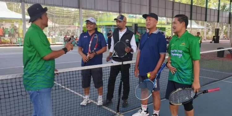 Memeriahkan HUT RI, DPD LDII Banyuwangi menghelat “Tenis Eksekutif Game (TEG). Foto: LINES.