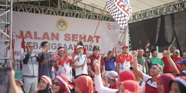 warga LDII Jakarta Utara mengikuti “Jalan Sehat Kebangsaan 2024” yang berlangsung di GOR Sunter, Jakarta Utara pada Minggu, (8/9). Foto: LINES.