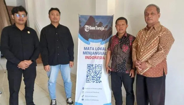 Wakil Ketua DPD LDII Tana Toraja, Agus Marsahada saat berkunjung ke redaksi Tribun Toraja, (7/10). Foto: LINES