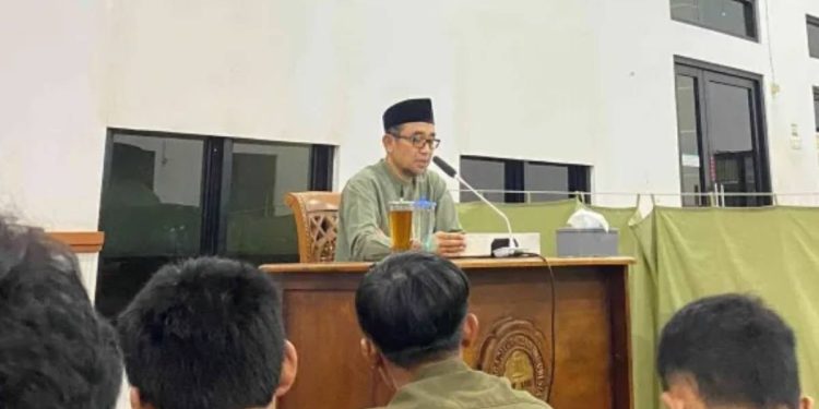 Pimpinan Cabang (PC) LDII Kecamatan Rajabasa menyelenggarakan pengajian khusus bagi warga usia produktif. Foto: LINES.