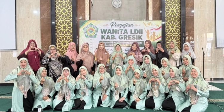 Wanita LDII Kabupaten Gresik menggelar pengajian bertema “Cegah dan Atasi Stunting pada Balita Sambut Indonesia Emas 2045”. Foto: LINES