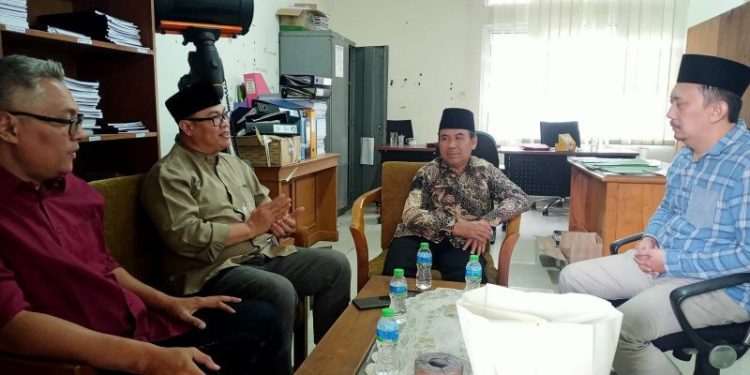 Ketua DPW LDII Jawa Barat Dicky Harun mengunjungi Universitas Islam Negeri (UIN) Sunan Gunung Djati (SGD) Bandung, pada Kamis (17/10). Foto: LINES