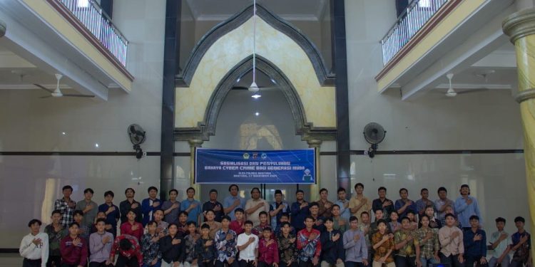 DPD LDII Kota Bontang bekerja sama dengan Polresta Bontang menggelar penyuluhan dan sosialisasi bahaya cyber crime, pada Minggu (17/11). Foto: LINES