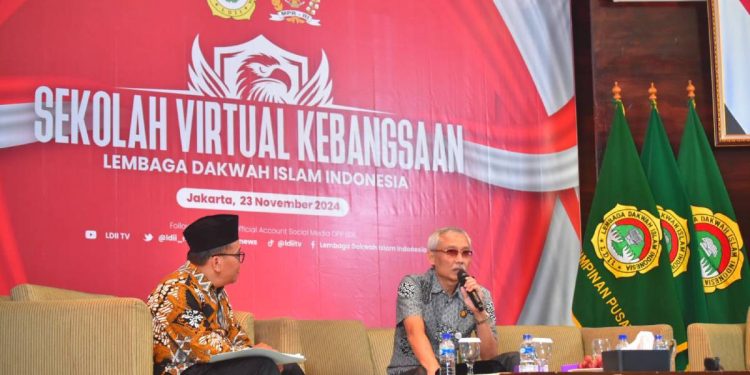 Kasubdit Pengawasan Ormas dan Ketahanan Budaya Direktur II Jamintel Agus Riyanto hadir mewakili Jamintel Reda Manthovani mengisi materi di Sekolah Virtual Kebangsaan. Foto: LINES.