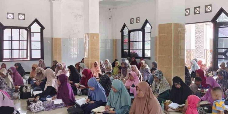 DPD LDII Kabupaten Manokwari, menggelar pengajian untuk para ibu bertema "Sering Dikesankan Makhluk yang Lemah, Ternyata Wanita Adalah Makhluk yang Istimewa". Foto: LINES.