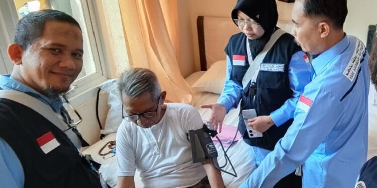 Tidak pernah terbayang sebelumnya ia bisa beribadah haji di usia 35 tahun secara gratis. November tahun 2024 lalu, Diana Sriastutik Indrawati seorang dokter umum di Puskesmas Panyipatan, Tanah Laut, Kalimantan Selatan mencoba mendaftar sebagai Tenaga Kesehatan Haji Indonesia (TKHI). Foto: LINES
