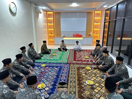 Wali Kota Cilegon terpilih, Robinsar menerima kunjungan pengurus DPD LDII Kota Cilegon di kantor PT Jagat Baratama, Kota Cilegon, Banten. Foto: LINES