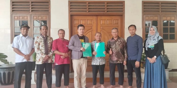 Bank Syariah Indonesia (BSI) resmi menjalin kerja sama dengan Pondok Pesantren Gadingmangu, Jombang, Jawa Timur. Foto: LINES