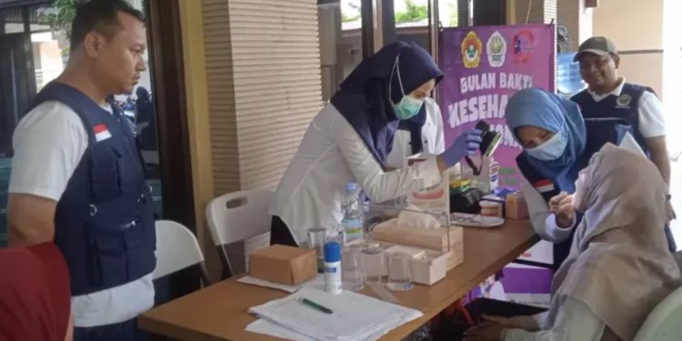 DPD LDII Kabupaten Semarang bekerja sama dengan Forum Komunikasi Kesehatan Islam (FKKI) menggelar pemeriksaan gratis di Masjid Baitul Makmur, Babadan, Sematang, Jawa Tengah, pada Rabu (11/12). Foto: LINES