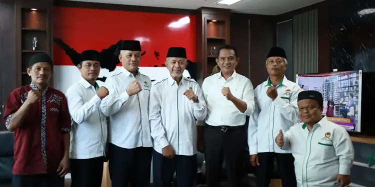 Jajaran pengurus DPD LDII Kota Pekanbaru melaksanakan audiensi ke Kantor Badan Kesatuan Bangsa dan Politik (Kesbangpol) Kota Pekanbaru. Foto: LINES