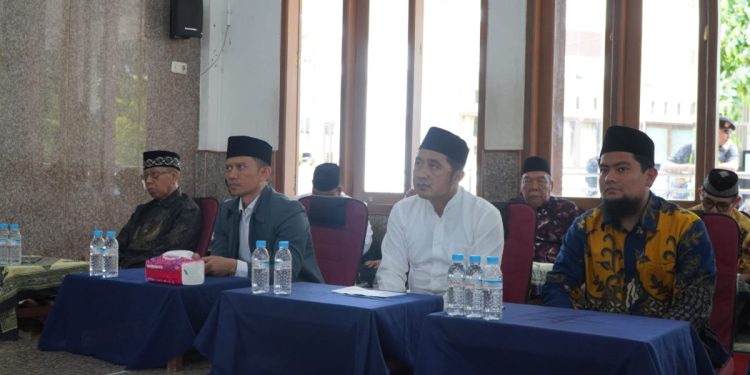 Wakil Wali Kota Depok terpilih Chandra Rahmansyah menghadiri pengajian umum rutin yang dihelat DPD LDII Kota Depok di masjid Baitul Faqih, Depok, Jawa Barat pada Minggu (26/1). Foto: LINES