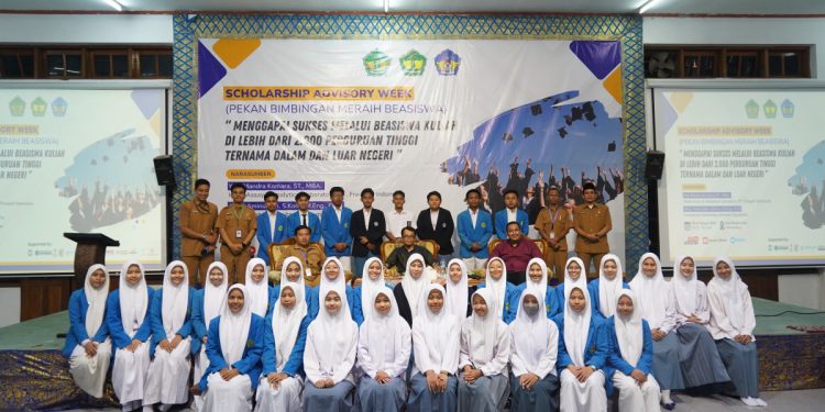 SMA Budi Utomo Gadingmangu bekerja sama dengan PT Freeport Indonesia dan Universitas Amikom Yogyakarta menyelenggarakan Scholarship Advisory Week (Pekan Bimbingan Meraih Beasiswa), pada 6-7 Januari 2025. Foto: LINES