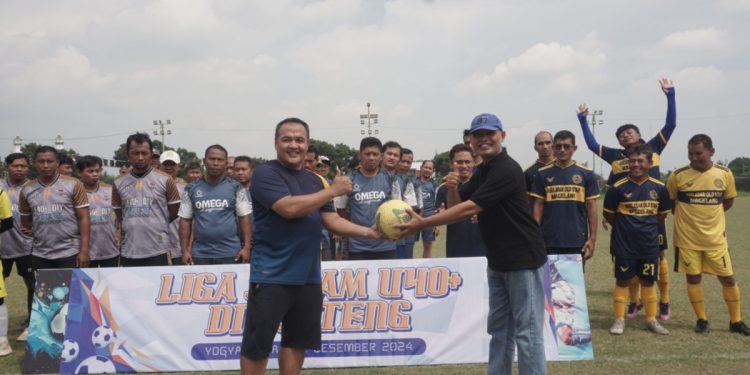Liga Old Star U-40+ yang diinisiasi LDII Jawa Tengah (Jateng) dan Yogyakarta berlangsung di Lapangan Sidomoyo, Sleman, Daerah Istimewa Yogyakarta (DIY) pada Rabu (29/12). Foto: LINES