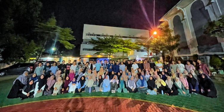 PC LDII Pondok Aren menggelar pengajian dan keakraban generasi muda pada malam pergantian tahun di Majelis Taklim Manba’ul Ulum, Pondok Aren, Tangerang Selatan, Banten, pada Selasa (31/12). Foto: LINES