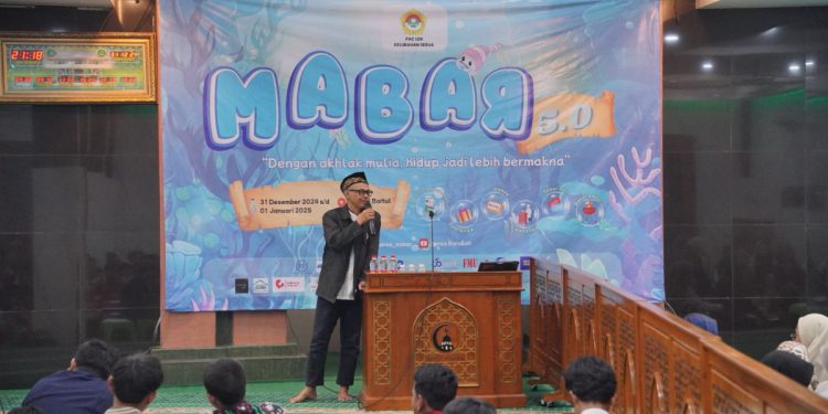 Ketua DPD LDII Tangsel Edy Iriyanto saat memeberikan sambutan didepan Generus LDII Kelurahan Serua. Foto: LINES