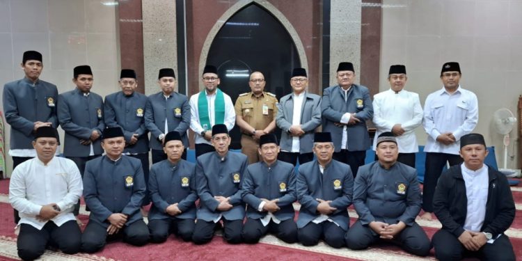 Camat Tanah Abang, Suprayogie berkunjung ke Sekretariat PC LDII Tanah Abang pada Senin (6/1) di Masjid Asshodiqin, Bendungan Hilir, Jakarta Pusat. Foto: LINES