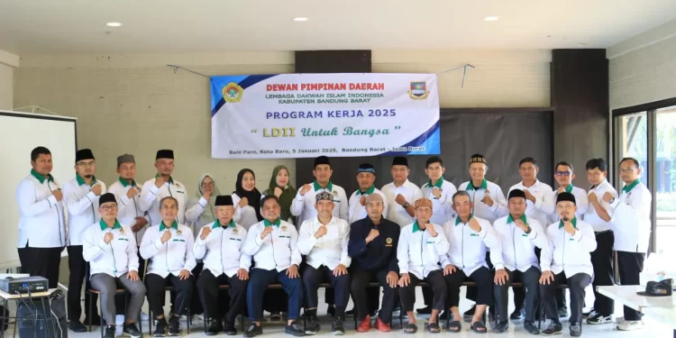 Untuk mempersiapkan program kerja tahun 2025, DPD LDII Kabupaten Bandung Barat (KBB) menggelar acara capacity building di Bale Pare, Kota Baru Parahyangan, Bandung Barat, Jawa Barat, pada Minggu (5/1). Foto: LINES