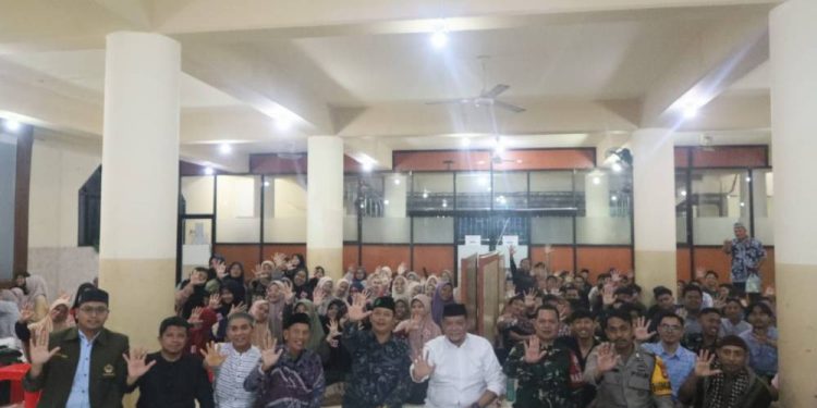 PC LDII Kecamatan Tamalate mengadakan pengajian akhir tahun yang diikuti lebih dari 300 peserta. Pengajian dipusatkan di Masjid Nurul Huda, Tamalate, Makassar, Sulawesi Selatan pada Selasa (31/12). Foto: LINES.