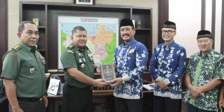 Pengurus DPW LDII Jawa Tengah menggelar audiensi dengan Kodam IV Diponegoro di Semarang. Foto: LINES