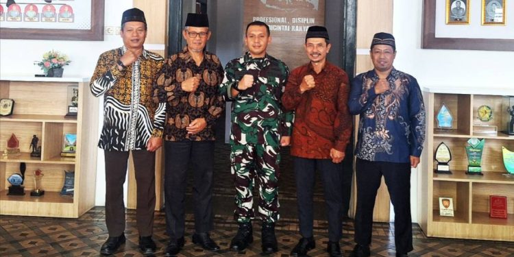 DPD LDII Kota Salatiga menggelar pertemuan dengan Dandim 0714/Salatiga untuk memperkuat sinergi dalam membangun generasi muda. Foto: LINES.