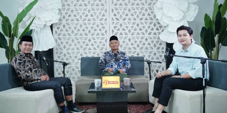 Ketua DPW LDII Bangka Belitung Ari Sriyanto dan Ketua DPW LDII Papua Tengah Nuryadi bicara mengenai Pendidikan di Podcast Rakornas LDII. Foto: LINES.