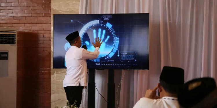 Laksamana TNI Muhammad Ali diwakili oleh Kepala Dinas Pembinaan Mental (Kadisbintal) TNI AL, Brigjen TNI (Mar) Shandy Muchidin Latief, menghadiri “Tasyakuran Revitalisasi Masjid Baitul Fattah dan Pondok Pesantren Nurul Aini”. Foto: LINES