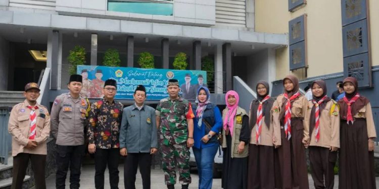 Ramadan 1446 H, DPP LDII kembali menggerakkan warga dan pengurusnya melakukan kegiatan pembagian takjil di wilayahnya masing-masing. Foto: LINES.