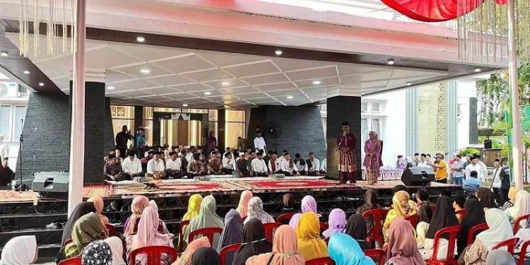 Pengurus DPD LDII Kampar menghadiri undangan “Buka Puasa Bersama Bupati dan Wakil Bupati Kampar”. Foto: LINES.