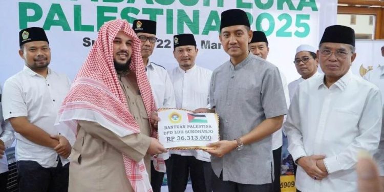Majelis Ulama Indonesia (MUI) Pusat bekerja sama dengan Badan Amil Zakat Nasional (Baznas) Kabupaten Sukoharjo, Baznas Provinsi Jawa Tengah, dan DPD LDII Sukoharjo menggelar Safari Ramadan sekaligus pengumpulan donasi ke Palestina. Foto: LINES.