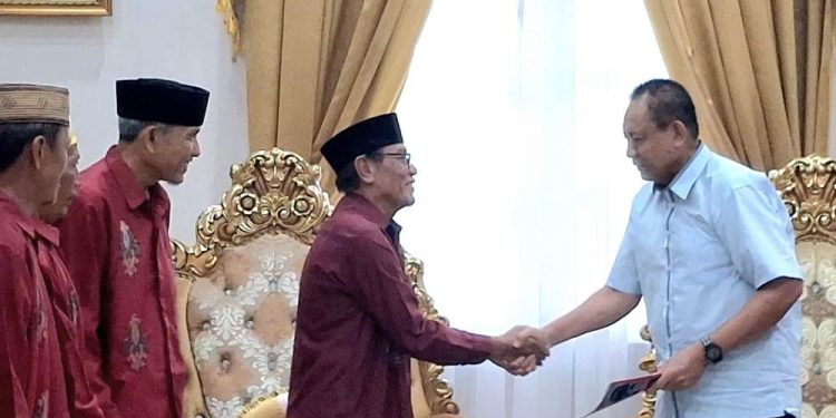 Jajaran pengurus DPW LDII Provinsi Gorontalo mengadakan audiensi dengan Gubernur Gorontalo, Gusnar Ismail. Foto: LINES.