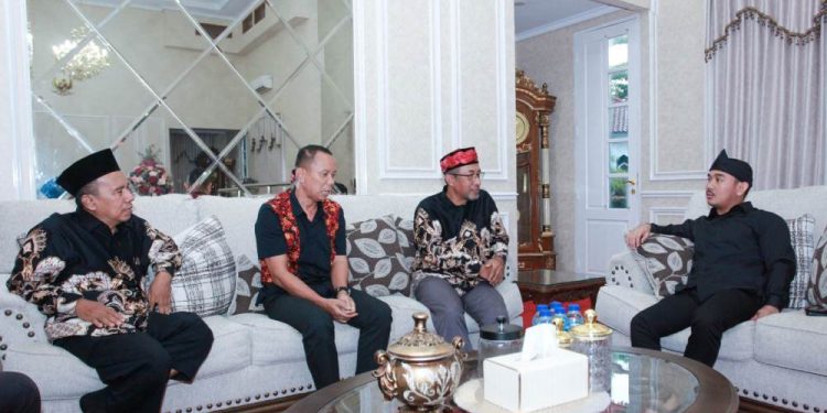 DPD LDII Kabupaten Bekasi silaturahim dan audiensi dengan Bupati Bekasi, Ade Kuswara Kunang. Foto: LINES.