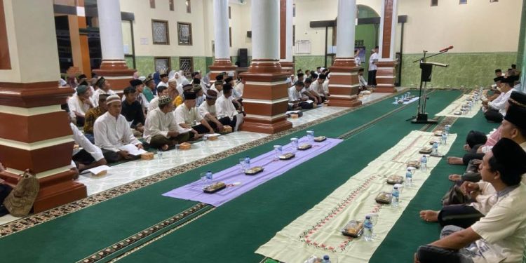 DPW LDII Lampung menghelat “Itikaf Bersama dan Santunan bagi Guru Ngaji, Anak Yatim dan Duafa”. Foto: LINES.