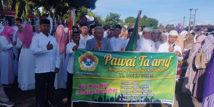 Warga LDII Kabupaten Bengkulu Utara mengikuti “Pawai Taaruf Sambut Bulan Suci Ramadan 1446 H”, pada Rabu (26/2). Foto: LINES.