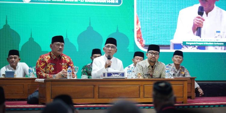 Pengasuh Ponpes Al Ubaidah, Habib Ubaidillah Al Hasany pada acara Santunan Yatim dan Duafa di Ponpes Al Ubaidah Kertosono. Foto: LINES.