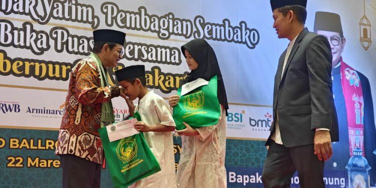 Gubernur DKI Jakarta Pramono Anung menghadiri acara santunan anak yatim yang diselenggarakan Yayasan Pondok Pesantren (Ponpes) Minhaajurrosyidin. Foto: LINES.