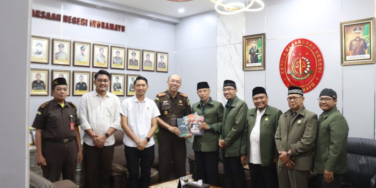 LDII Indramayu audiensi ke Kejari bekerjasama untuk meningkatkan wawasan hukum santri. Foto: LINES.