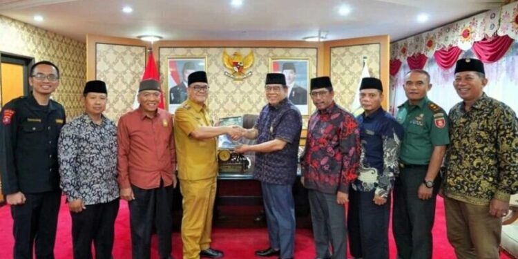 Pengurus DPD LDII Kota Balikpapan audiensi dengan Wakil Wali Kota Bagus Susetyo pada Selasa (15/4). Foto: LINES.