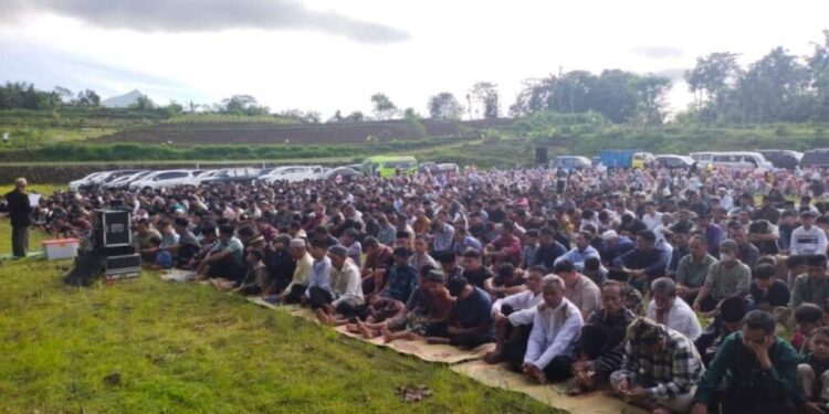 Ratusan warga LDII Balepanjang menunaikan Sholat Idul Fitri 1 Syawal 1446 H di Lapangan Kecamatan Jatipurno, Kabupaten Wonogiri. Foto: LINES.