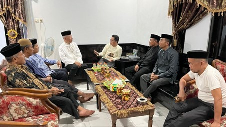 Ketua DPW LDII Sulawesi Barat, Rianto menerima silaturahim Sekretaris Umum (Sekum) Majelis Ulama Indonesia (MUI) Sulawesi Barat M. Sahlan. Foto: LINES.
